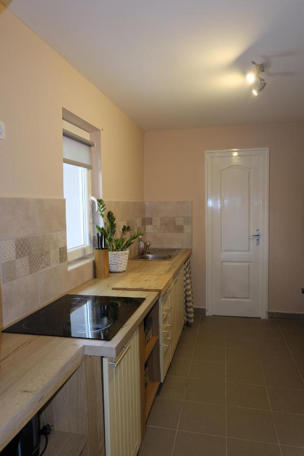 Kajari Apartmanhaz Balatonfőkajár エクステリア 写真